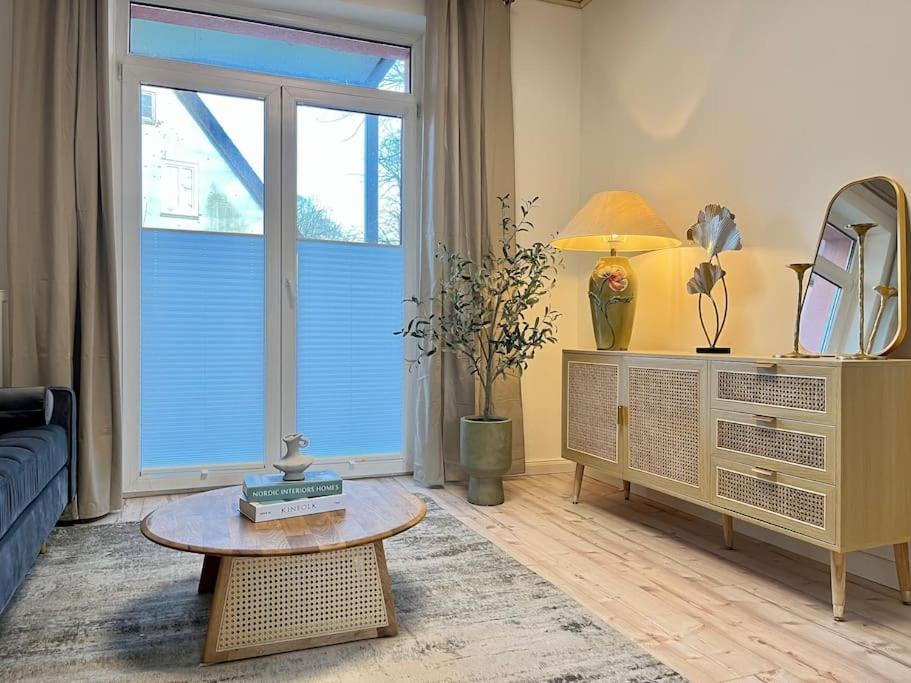 Apartment Perlmutt Mit Balkon ฮูซุม ภายนอก รูปภาพ